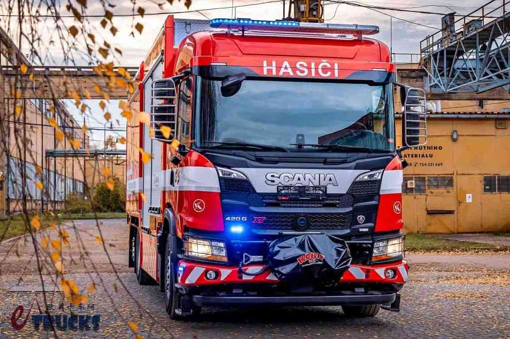 Des véhicules d'urgence qui ressemblent à des œuvres d'art ? Le Scania G Series, un véhicule de secours technologique conçu spécialement pour l'industrie pétrochimique, en image réelle