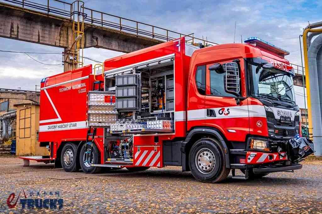 Des véhicules d'urgence qui ressemblent à des œuvres d'art ? Le Scania G Series, un véhicule de secours technologique conçu spécialement pour l'industrie pétrochimique, en image réelle