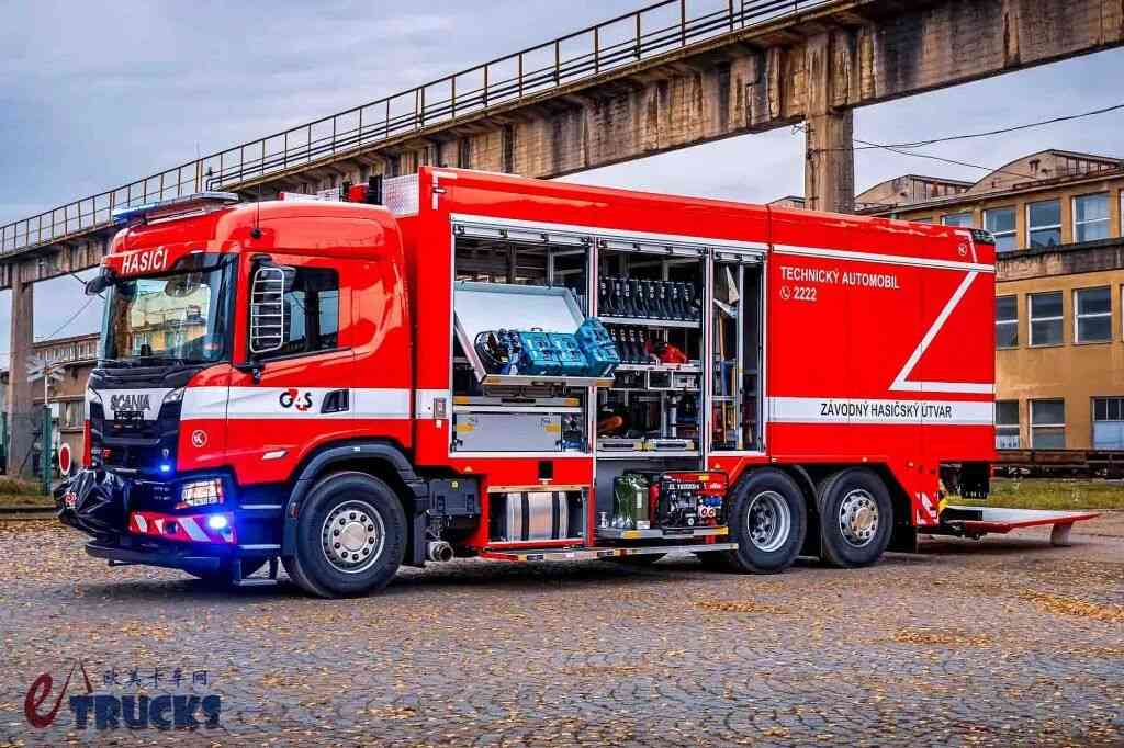 Des véhicules d'urgence qui ressemblent à des œuvres d'art ? Le Scania G Series, un véhicule de secours technologique conçu spécialement pour l'industrie pétrochimique, en image réelle