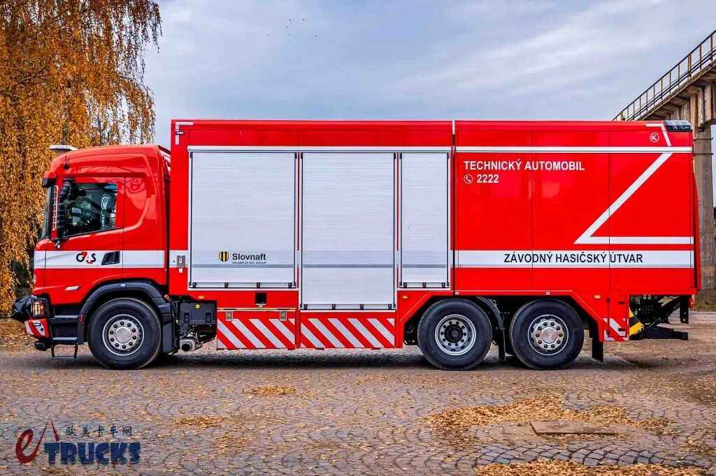 Des véhicules d'urgence qui ressemblent à des œuvres d'art ? Le Scania G Series, un véhicule de secours technologique conçu spécialement pour l'industrie pétrochimique, en image réelle
