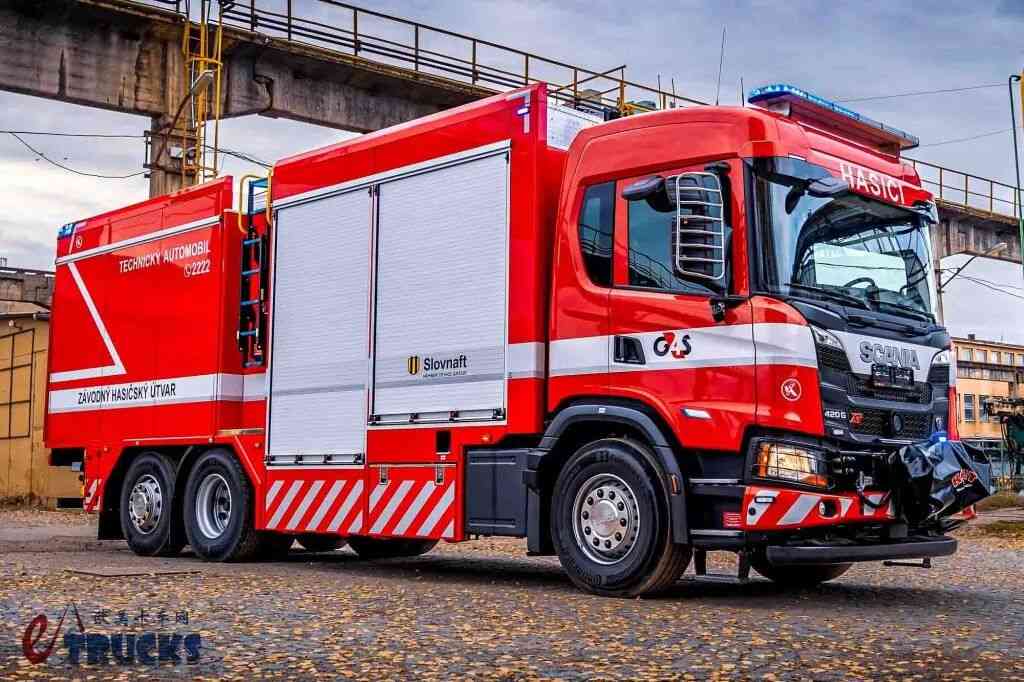 Des véhicules d'urgence qui ressemblent à des œuvres d'art ? Le Scania G Series, un véhicule de secours technologique conçu spécialement pour l'industrie pétrochimique, en image réelle