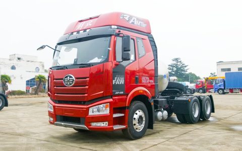Camion de traction à GNL J6P Classic