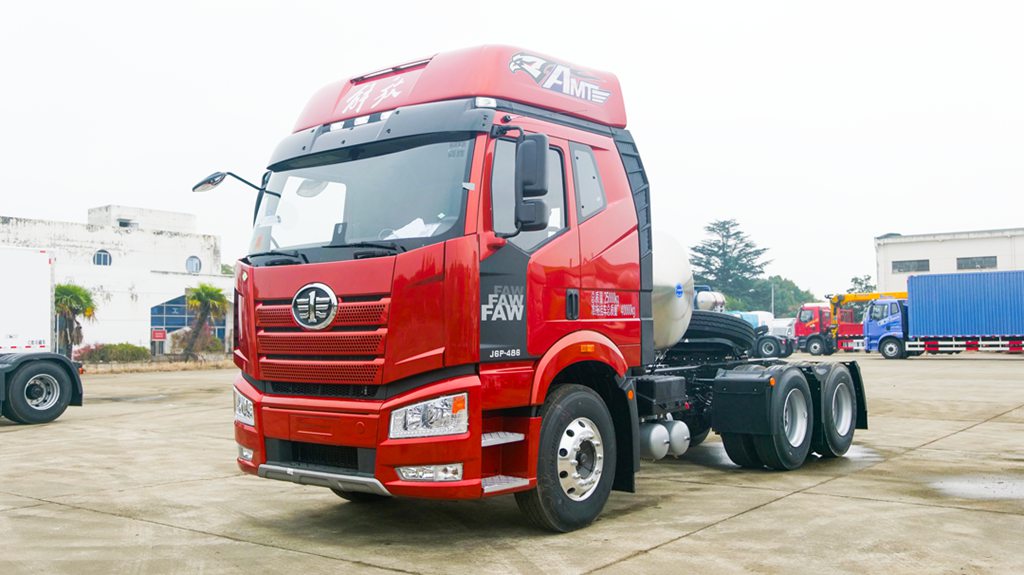 Camion de traction à GNL J6P Classic