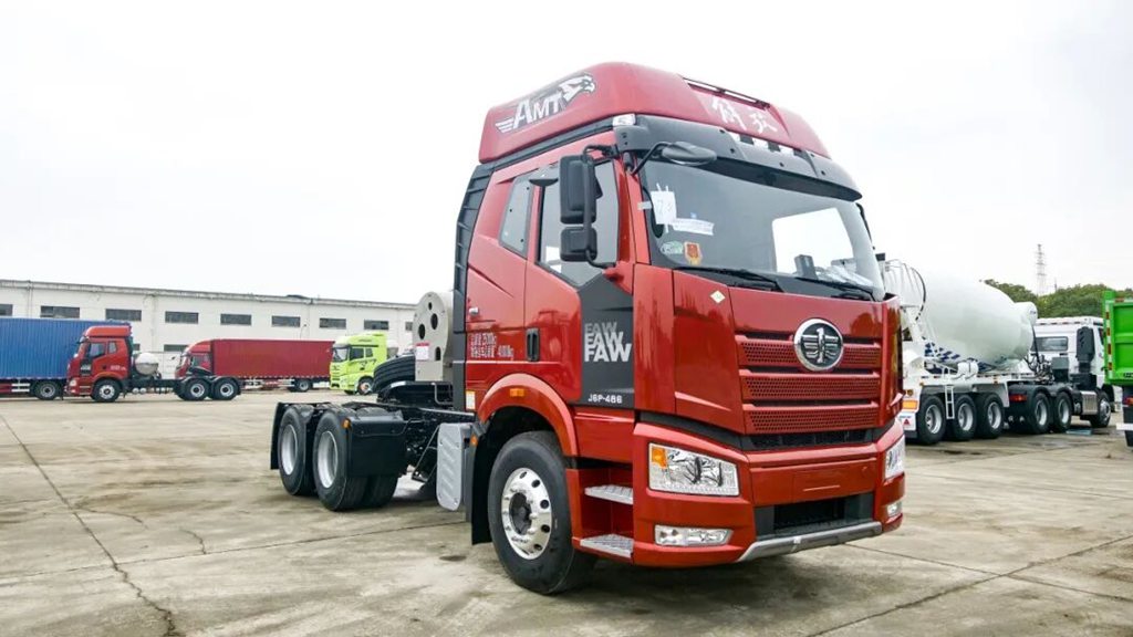Camion de traction à GNL J6P Classic