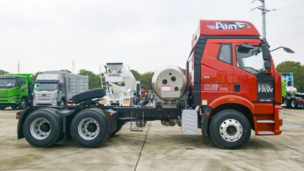 Camion de traction à GNL J6P Classic