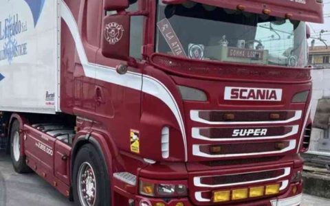 Un seul conducteur, 20 ans de route et 2,85 millions de kilomètres : ce camion Scania et son propriétaire, c&rsquo;est tout simplement incroyable !