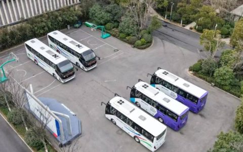 Un départ en force, une année de succès | Weichai lance en série ses solutions de propulsion pour bus dans le Yunnan, offrant une nouvelle expérience de déplacement efficace