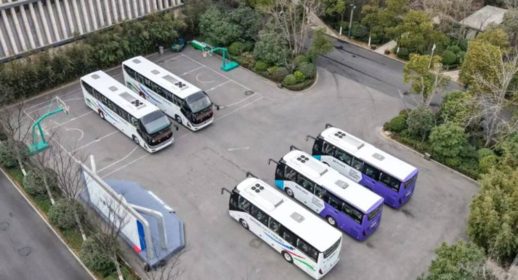 Un départ en force, une année de succès | Weichai lance en série ses solutions de propulsion pour bus dans le Yunnan, offrant une nouvelle expérience de déplacement efficace