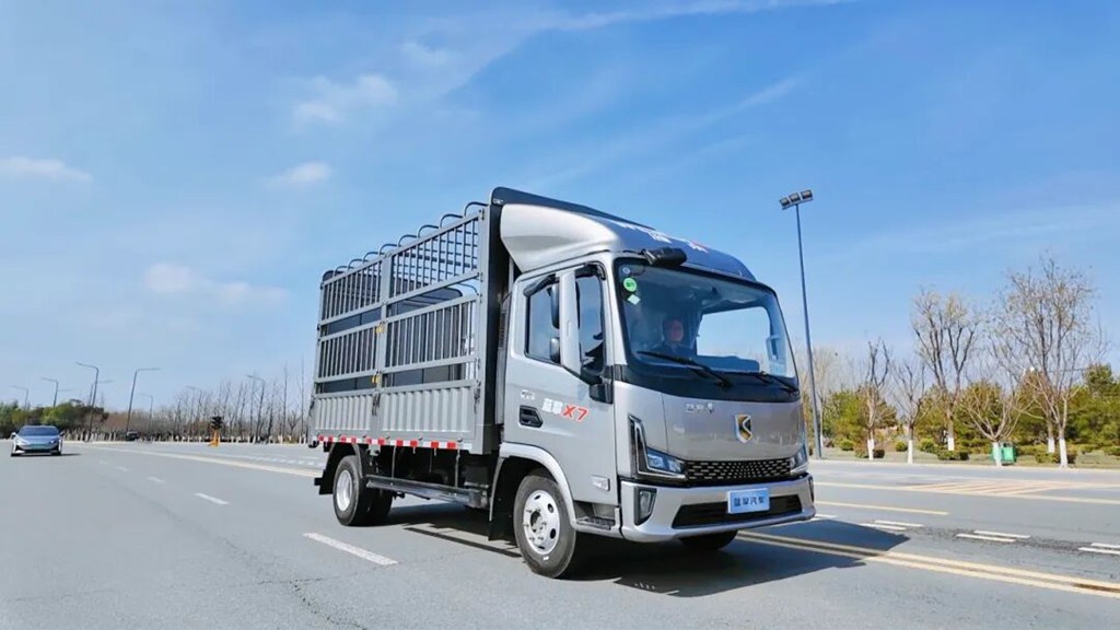 Wanli Lixing: Weichai Blue Engine X7 LNG Light Truck Crosses Silk Road, Empowering Efficient Logistics