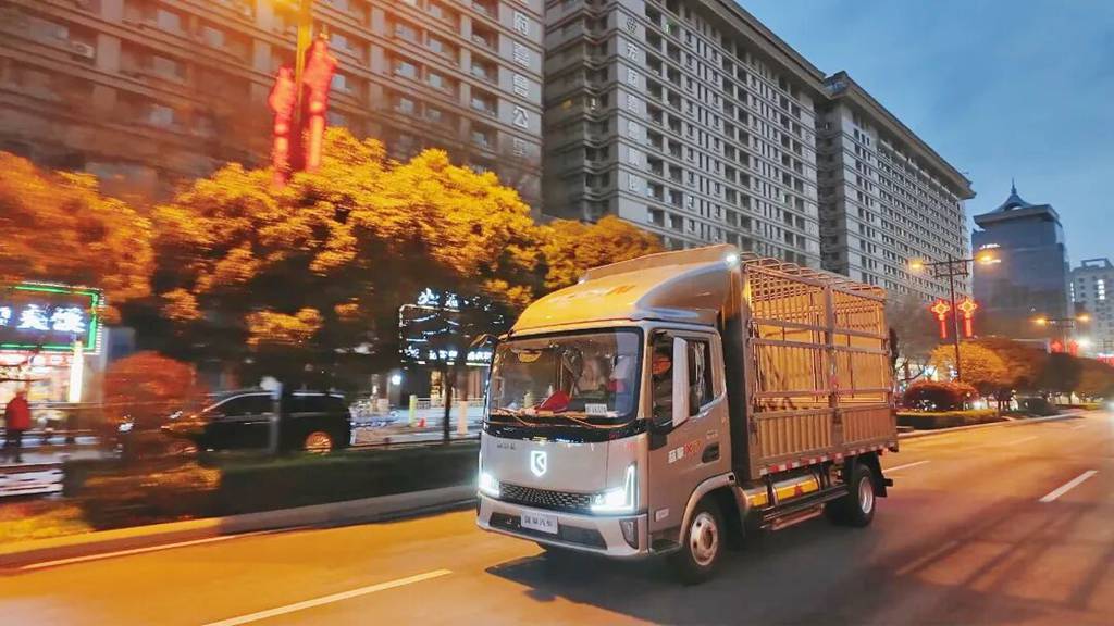 Wanli Lixing: Weichai Blue Engine X7 LNG Light Truck Crosses Silk Road, Empowering Efficient Logistics