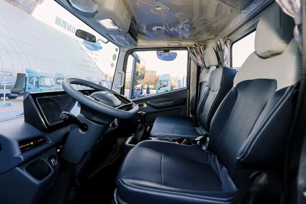 Wanli Lixing: Weichai Blue Engine X7 LNG Light Truck Crosses Silk Road, Empowering Efficient Logistics