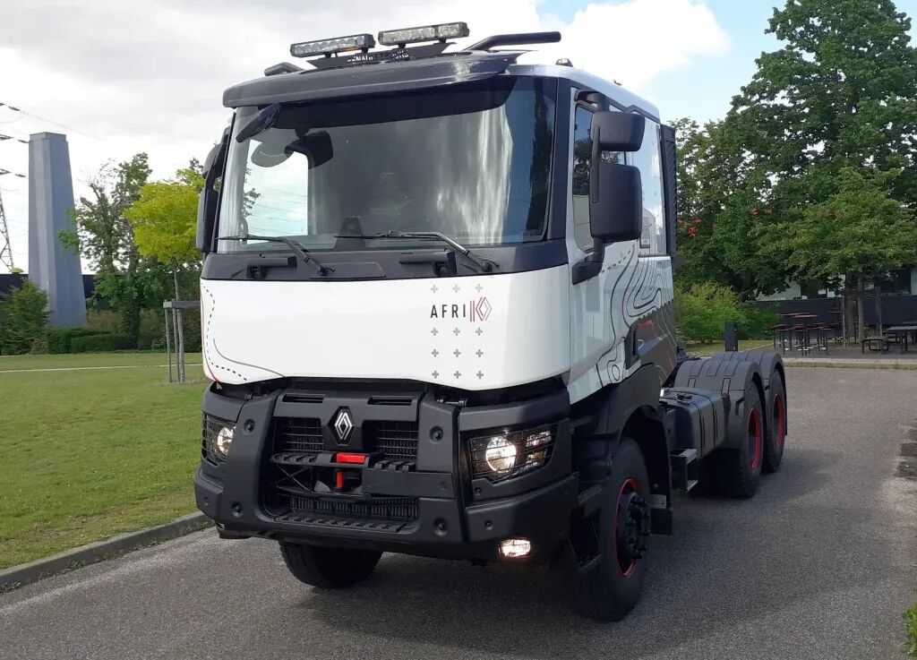 Renault lance sa gamme Afrik de camions pour le marché africain, conformes aux normes Euro 3 et dotés d'une capacité de 100 tonnes.
