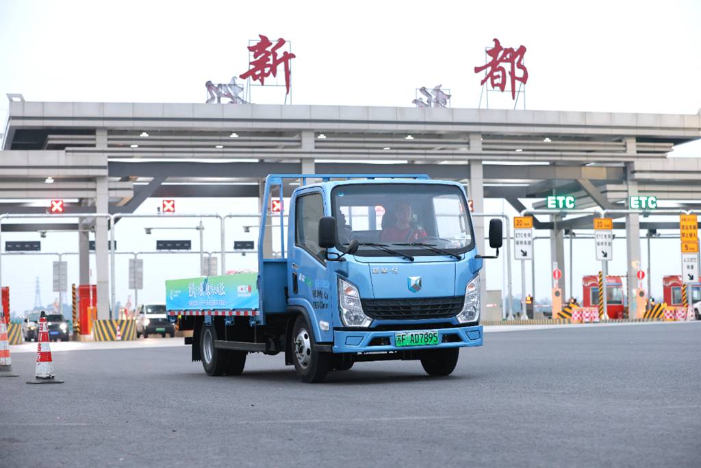 Dans des conditions réelles, avec des tests audacieux : le Weichai Blue擎X3 établit un nouveau référentiel pour les camions légers à énergie nouvelle !