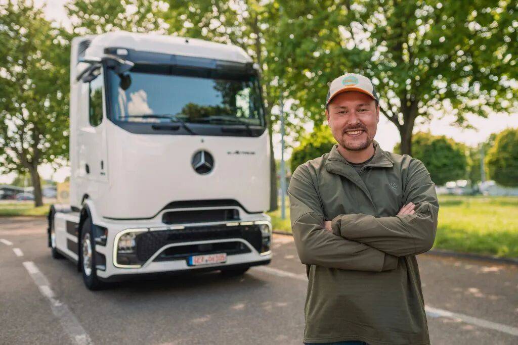 Découvrez un voyage autour du monde en camion lourd électrique ? Le camion Mercedes-Benz s'allie à la communauté des créateurs de contenu « Conducteurs de camions électriques » pour lancer officiellement cette aventure mondiale avec des camions lourds électriques.
