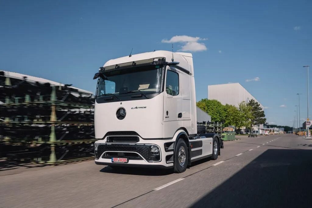 Découvrez un voyage autour du monde en camion lourd électrique ? Le camion Mercedes-Benz s'allie à la communauté des créateurs de contenu « Conducteurs de camions électriques » pour lancer officiellement cette aventure mondiale avec des camions lourds électriques.