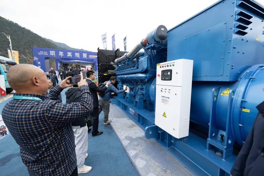 Le groupe Weichai présente sa technologie de propulsion robuste à Nyingchi, contribuant au développement des grands projets nationaux.