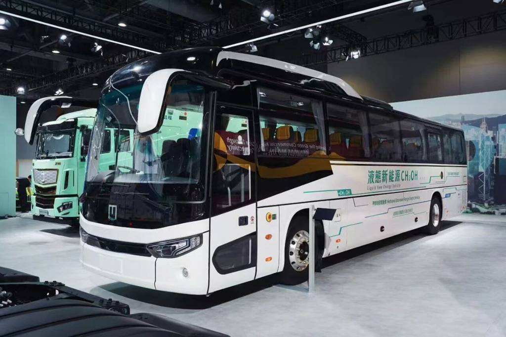 Geely's remote, intelligent transportation solution was unveiled at the Hong Kong Auto Show, contributing to Hong Kong's goal of achieving carbon neutrality by 2050.