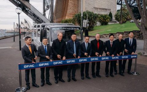 Le camion léger à direction droite Dongfeng Import & Export, équipé du moteur Dongfeng Cummins D2.5, a été dévoilé en Australie !