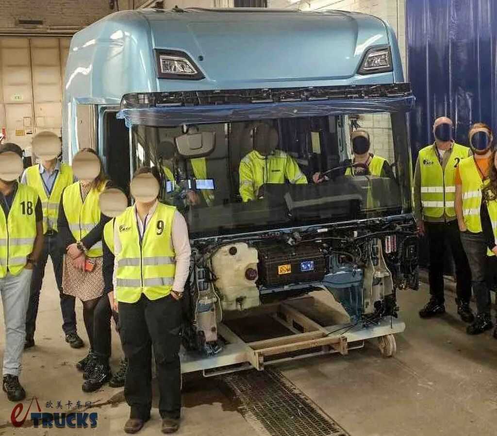 La cabine Scania LongLine fait son retour : le nouveau camion phare de Mann est sur le point d'arriver ? Découvrez en avant-première les nouveaux modèles d'Oka présentés au Salon de Hanovre.