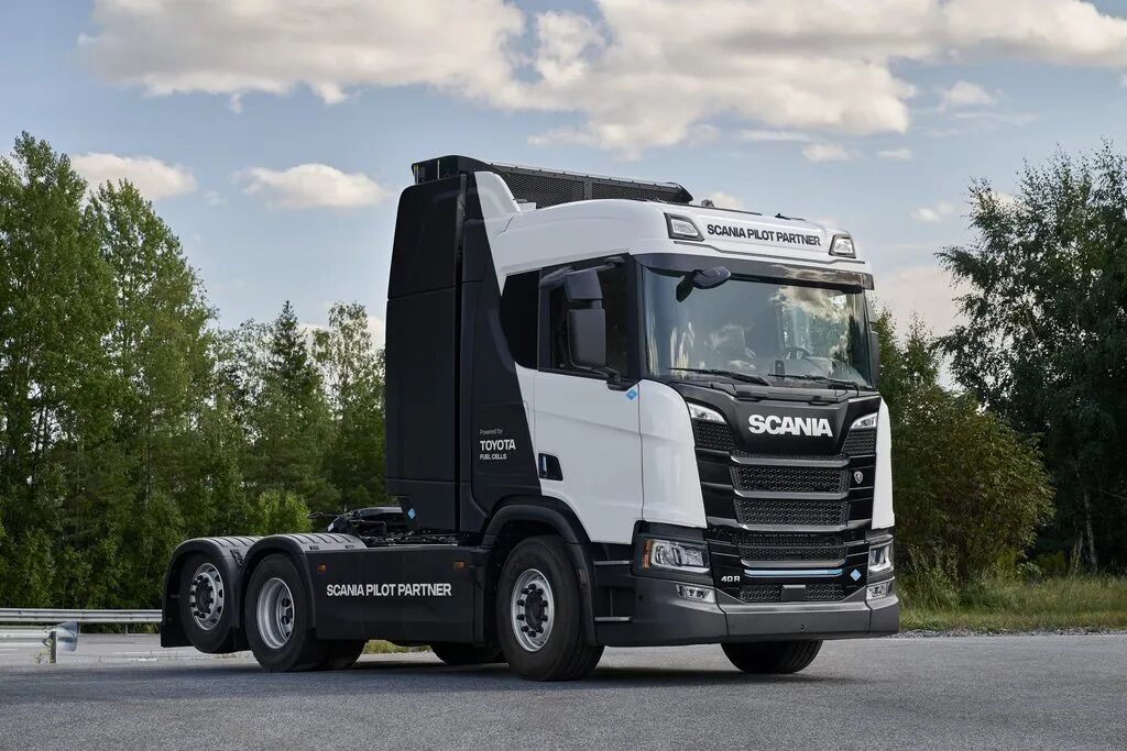 Skania et Toyota collaborent pour développer un camion à pile à combustible à hydrogène : 40 véhicules de test seront bientôt mis en service sur la route.