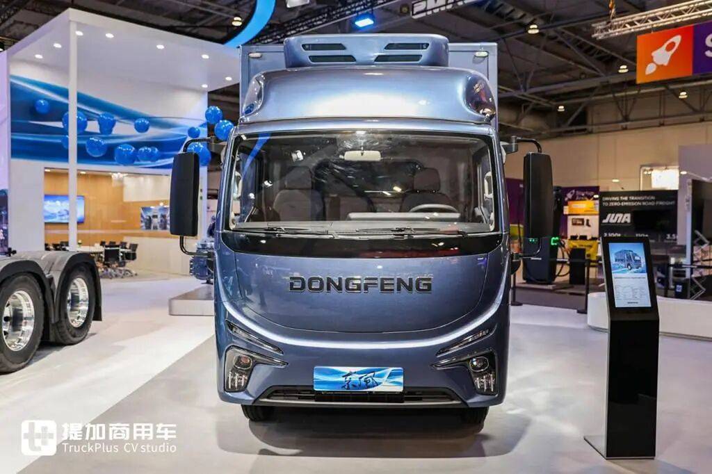 三个车辆、三个电池、一台机器和一个平台:东风汽车公司提供全套商用液压车辆。