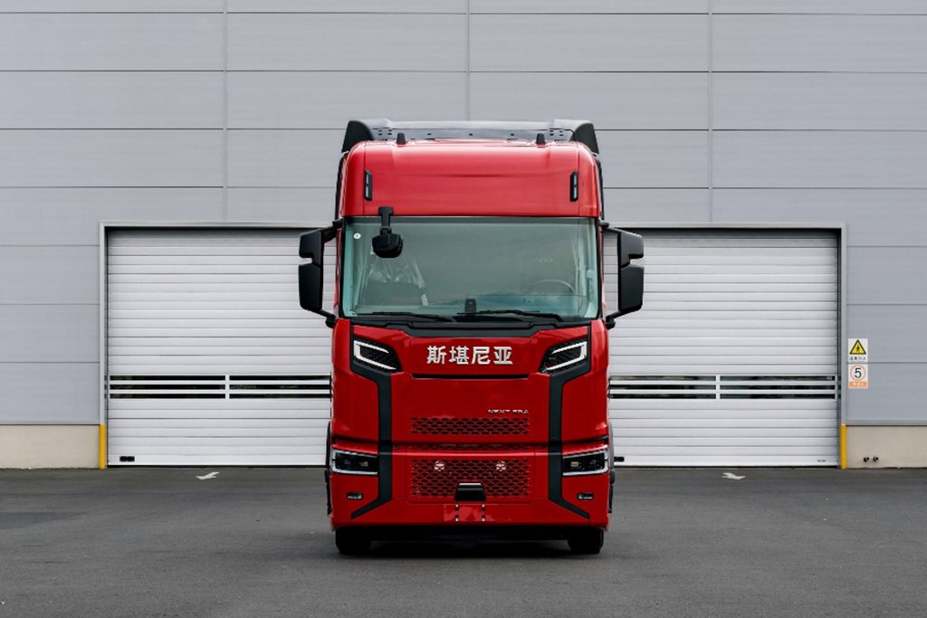 NEXT ERA : des camions lourds portés par l'esprit chinois, sur les routes de la Chine.