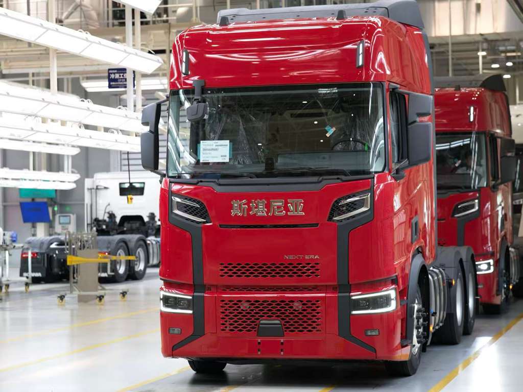 NEXT ERA : des camions lourds portés par l'esprit chinois, sur les routes de la Chine.