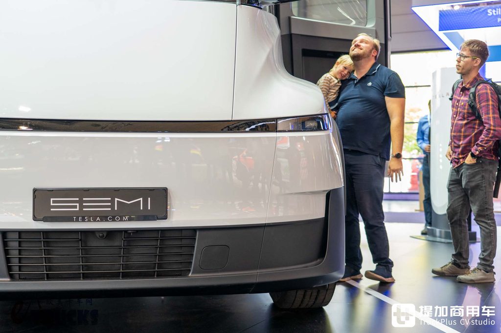 IAA 2026 : le camion électrique le plus avancé au monde ? En réalité plein de compromis — essai détaillé du Tesla Semi
