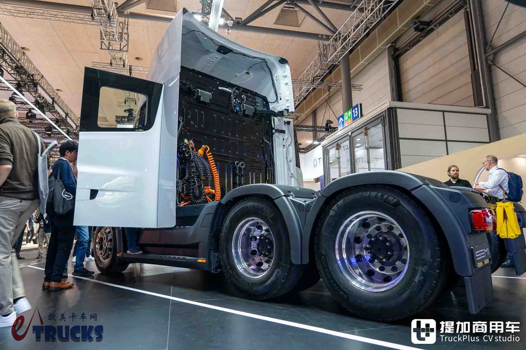 IAA 2026 : le camion électrique le plus avancé au monde ? En réalité plein de compromis — essai détaillé du Tesla Semi