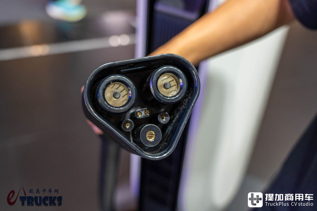 IAA 2026 : le camion électrique le plus avancé au monde ? En réalité plein de compromis — essai détaillé du Tesla Semi