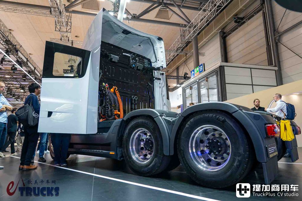 IAA 2026 : le camion électrique le plus avancé au monde ? En réalité plein de compromis — essai détaillé du Tesla Semi