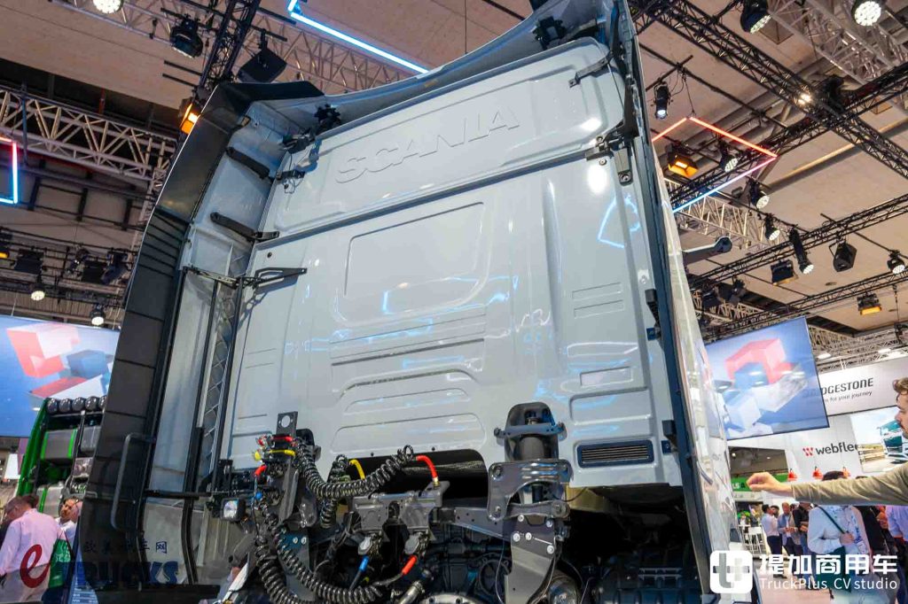IAA 2026 : nouvelle face avant, poignées affleurantes et rétroviseurs électroniques ? Essai détaillé du nouveau tracteur Scania Dynamic 430 R