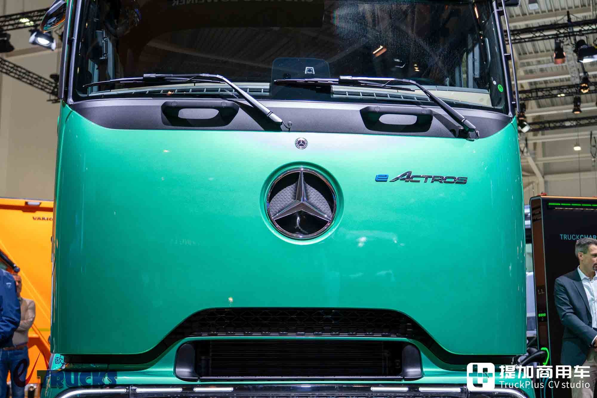 IAA 2026 : un camion électrique longue distance peut-il aussi jouer la selle basse ? Essai détaillé du tracteur Mercedes-Benz eActros Lowliner
