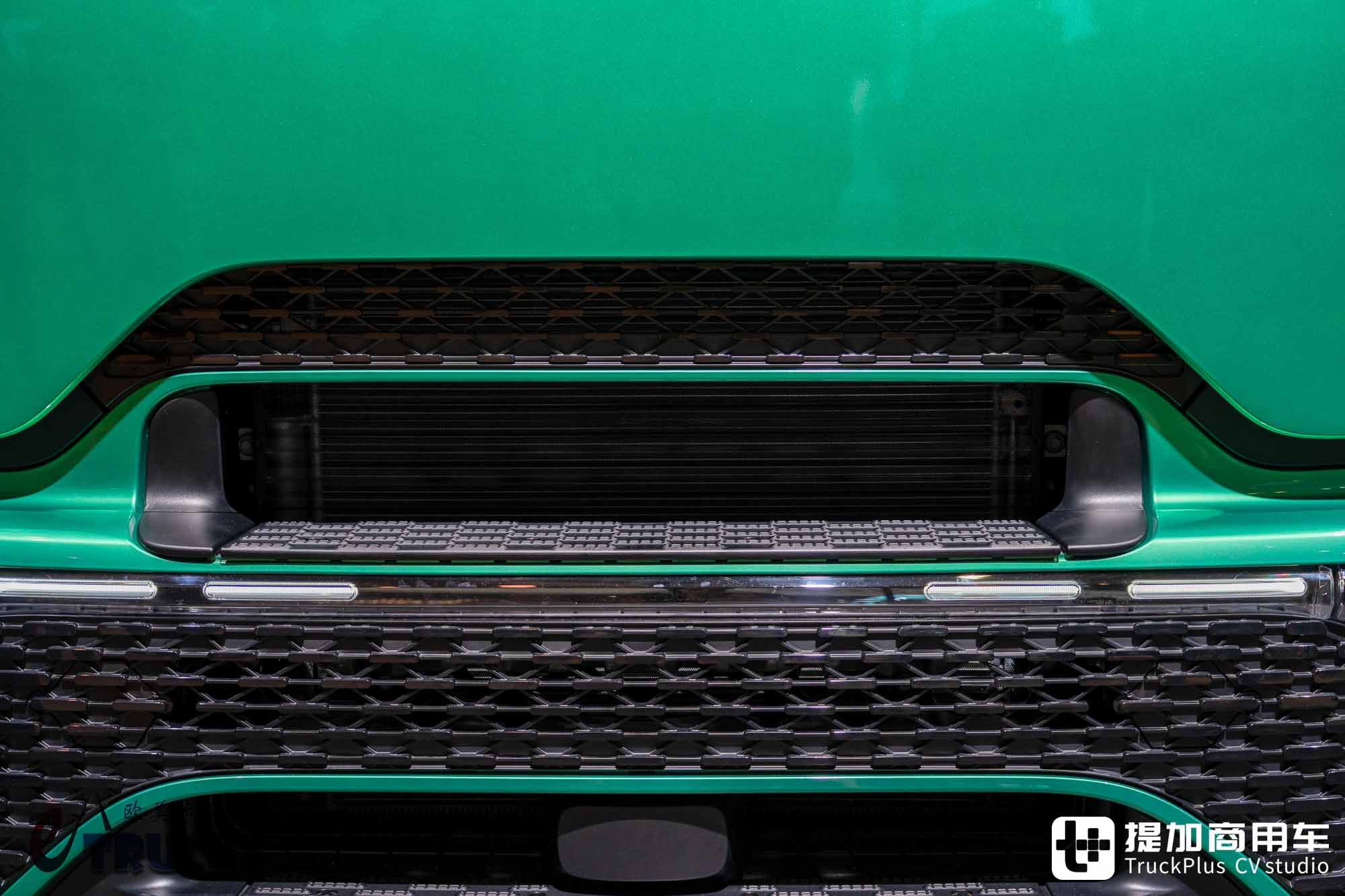 IAA 2026 : un camion électrique longue distance peut-il aussi jouer la selle basse ? Essai détaillé du tracteur Mercedes-Benz eActros Lowliner