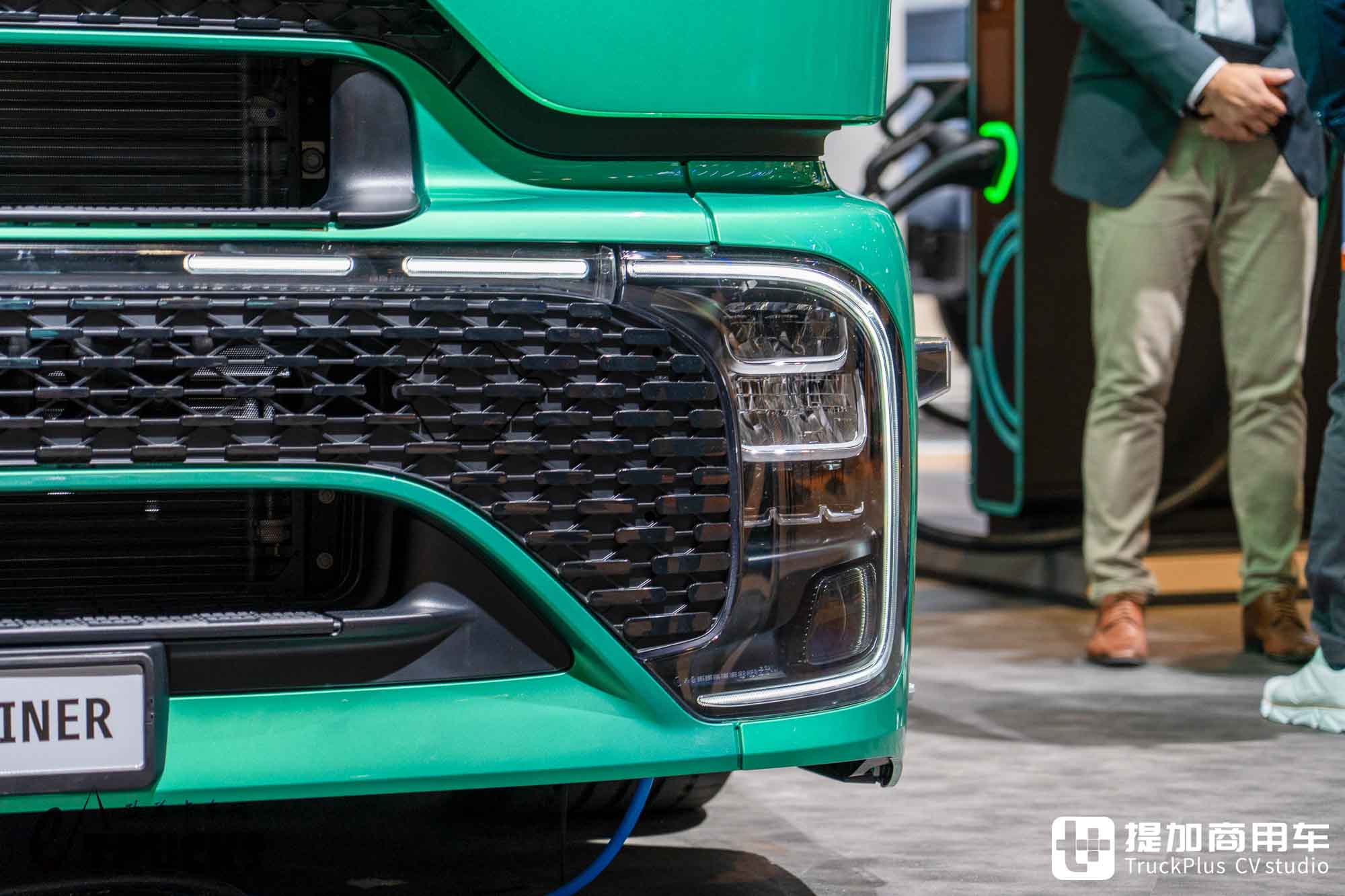 IAA 2026 : un camion électrique longue distance peut-il aussi jouer la selle basse ? Essai détaillé du tracteur Mercedes-Benz eActros Lowliner