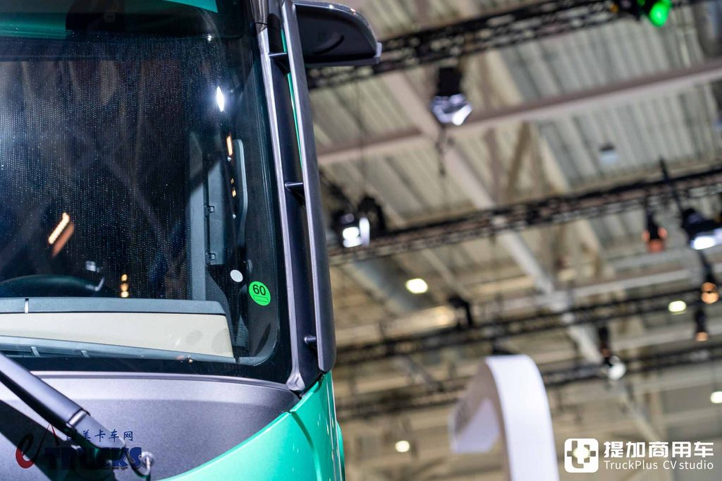 IAA 2026 : un camion électrique longue distance peut-il aussi jouer la selle basse ? Essai détaillé du tracteur Mercedes-Benz eActros Lowliner