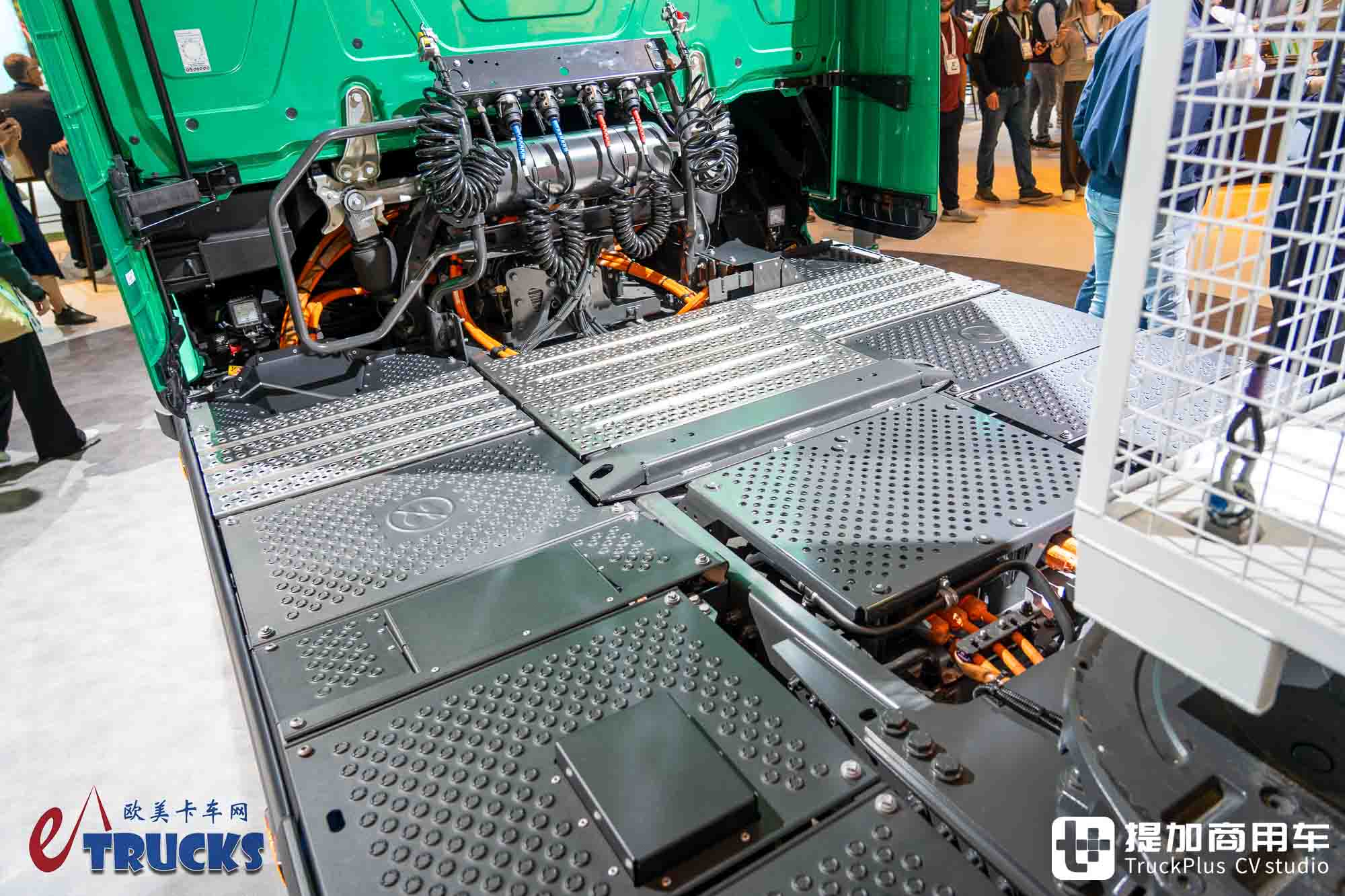 IAA 2026 : un camion électrique longue distance peut-il aussi jouer la selle basse ? Essai détaillé du tracteur Mercedes-Benz eActros Lowliner