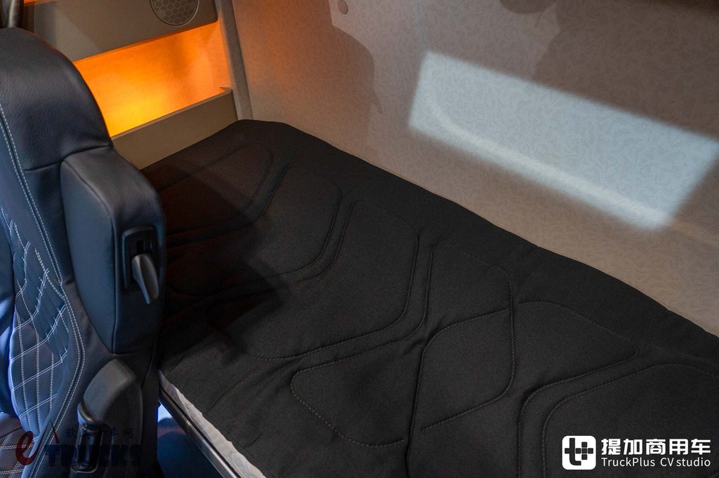 IAA 2026 : un camion électrique longue distance peut-il aussi jouer la selle basse ? Essai détaillé du tracteur Mercedes-Benz eActros Lowliner