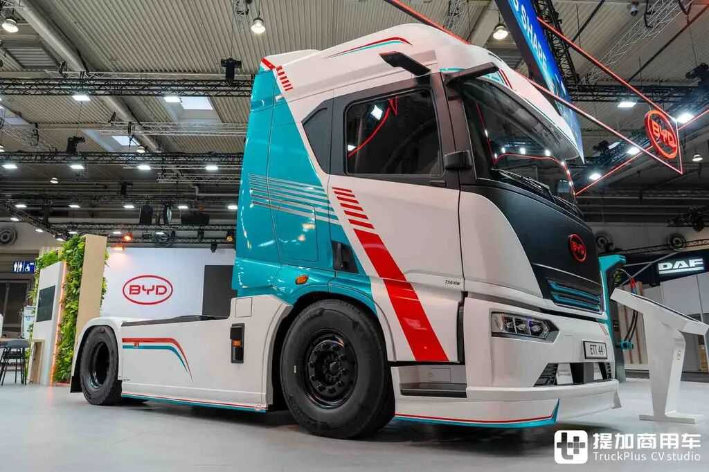 IAA 2026 : 1 000 ch électriques + recharge mégawatt, et cinq étoiles de sécurité ! Analyse complète du tracteur 100 % électrique BYD ETT 44