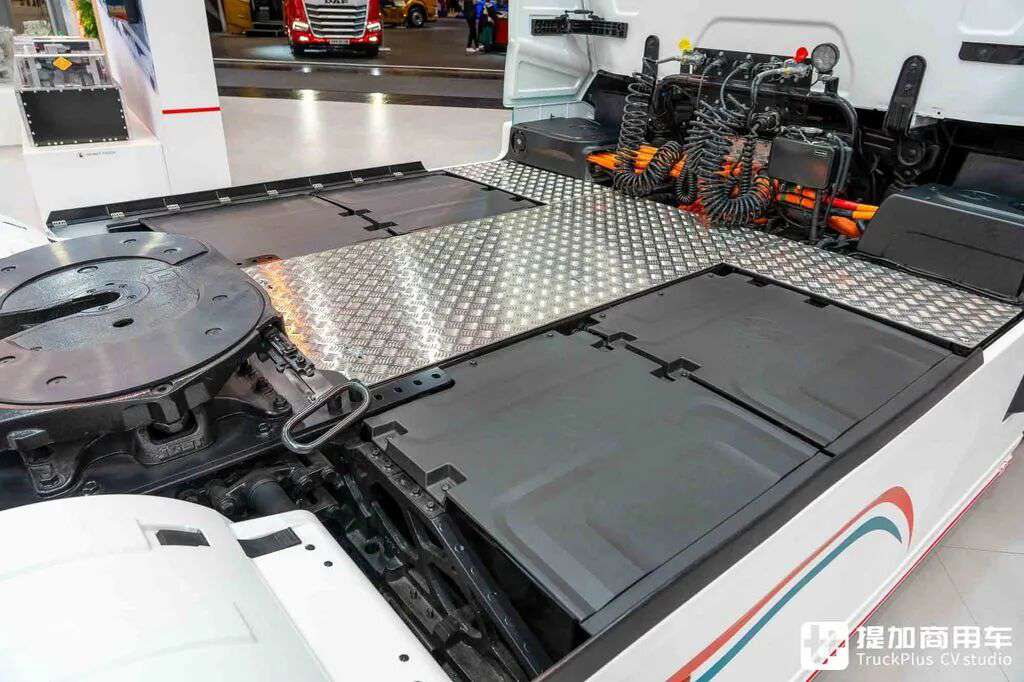 IAA 2026 : 1 000 ch électriques + recharge mégawatt, et cinq étoiles de sécurité ! Analyse complète du tracteur 100 % électrique BYD ETT 44