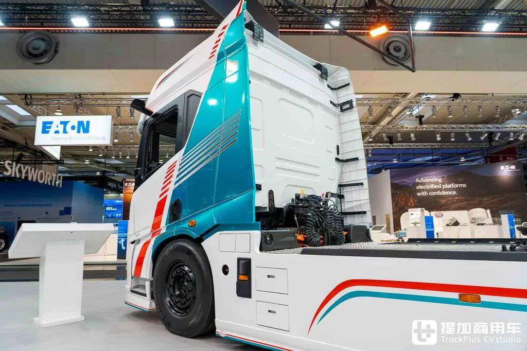 IAA 2026 : 1 000 ch électriques + recharge mégawatt, et cinq étoiles de sécurité ! Analyse complète du tracteur 100 % électrique BYD ETT 44