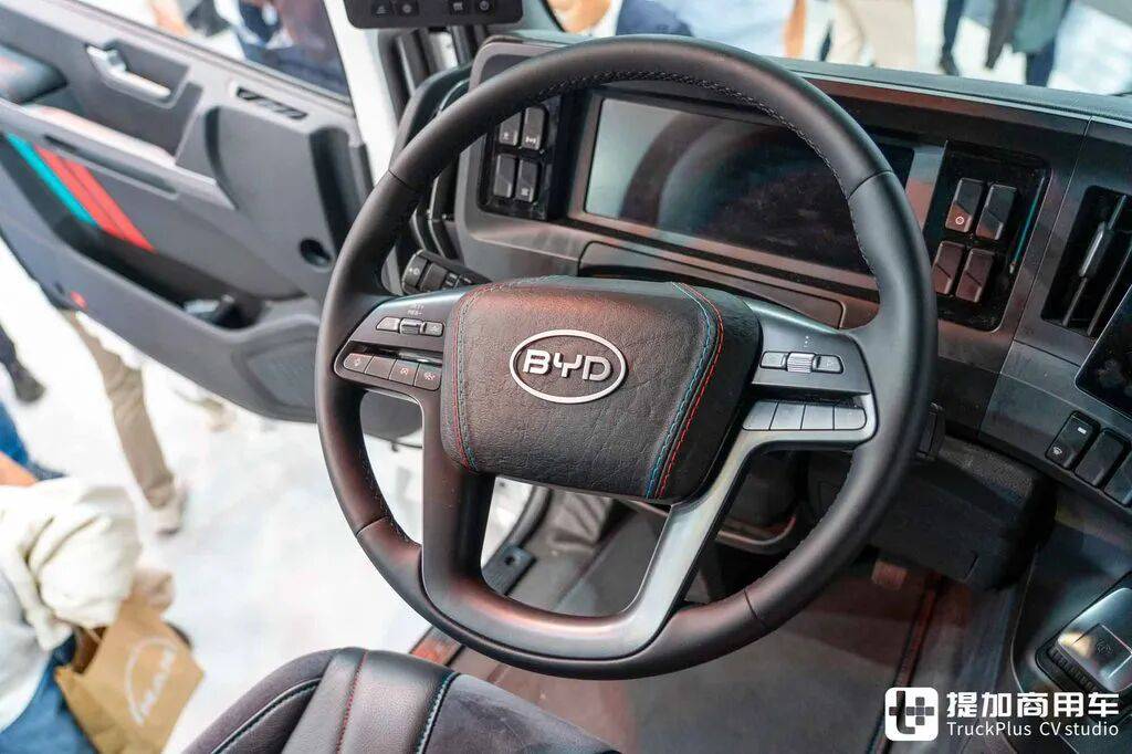 IAA 2026 : 1 000 ch électriques + recharge mégawatt, et cinq étoiles de sécurité ! Analyse complète du tracteur 100 % électrique BYD ETT 44