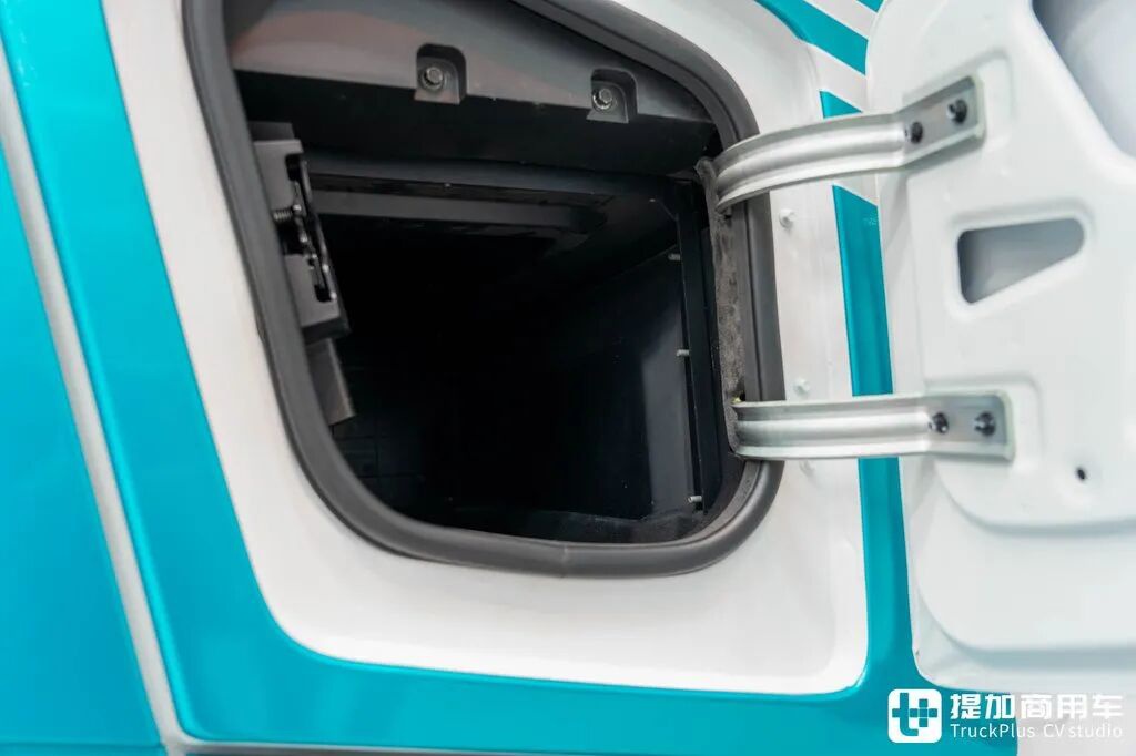 IAA 2026 : 1 000 ch électriques + recharge mégawatt, et cinq étoiles de sécurité ! Analyse complète du tracteur 100 % électrique BYD ETT 44