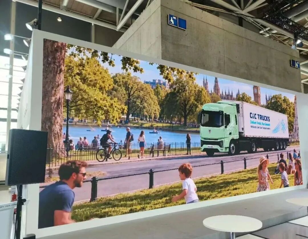 United Trucks lance à Hanovre sa solution mondiale de capacité de transport intégrée, avec la première livraison client du corridor de transport non européen