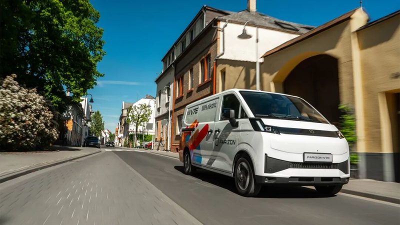 Le fourgon électrique Farizon Xingxiang V7E dans une ville européenne