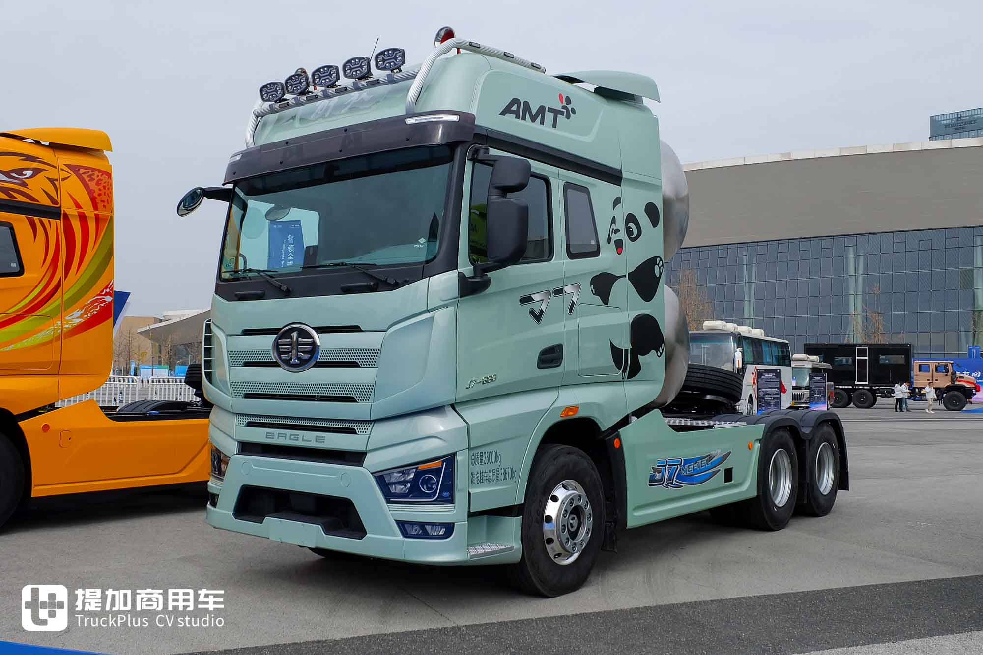 Vétérans comme Sinotruk et FAW Jiefang à l'affût, nouveaux acteurs comme Farizon et BYD en percée : quand le « camion chinois » rencontre le terrain européen, panorama de la force camionnière chinoise au Salon du véhicule utilitaire d'Hanovre 2026 !