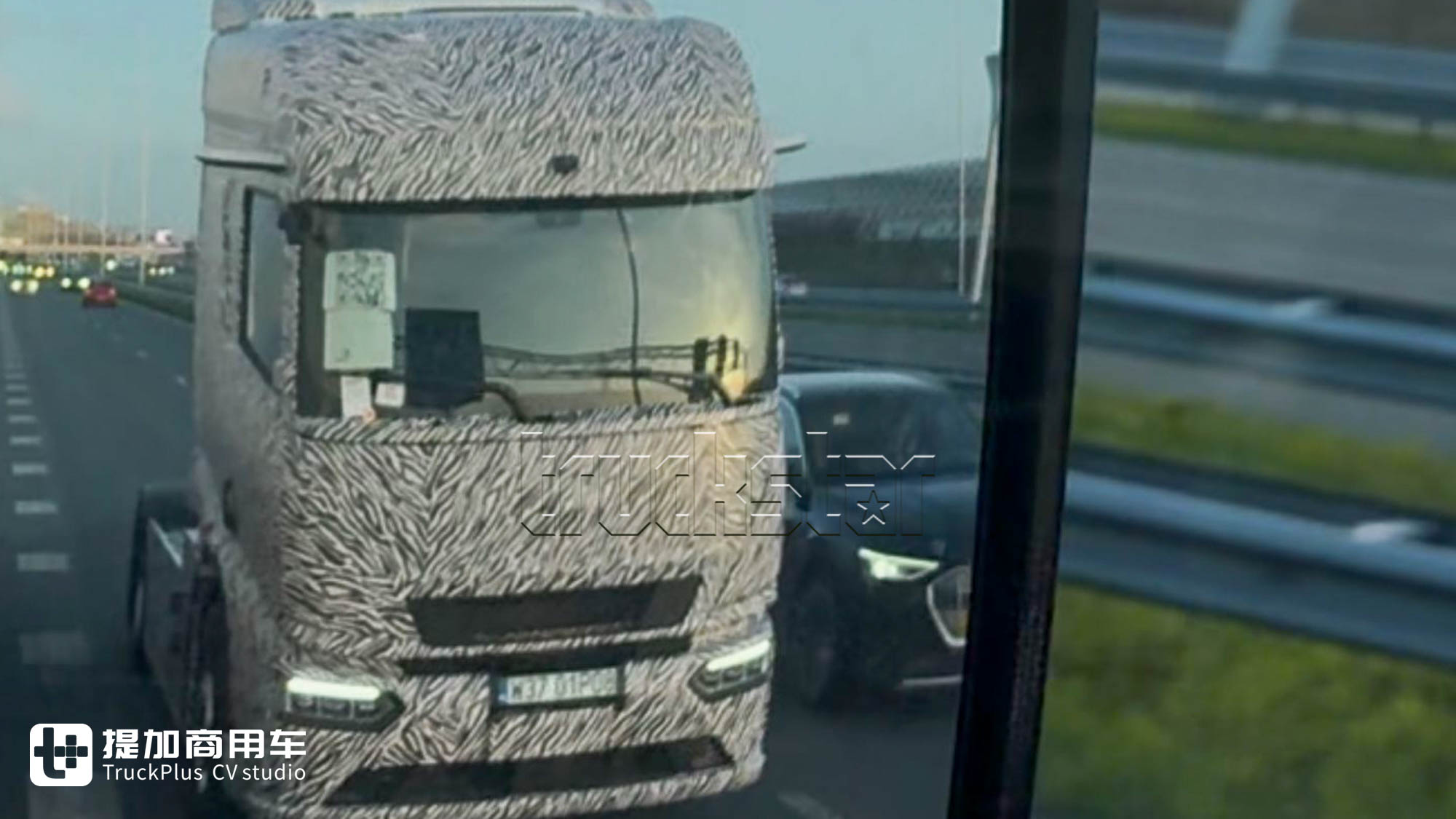 Une plaque 粤B aperçue aux Pays-Bas ? Un camion lourd électrique longue distance BYD surpris en test routier, compte à rebours avant sa première mondiale à l'IAA