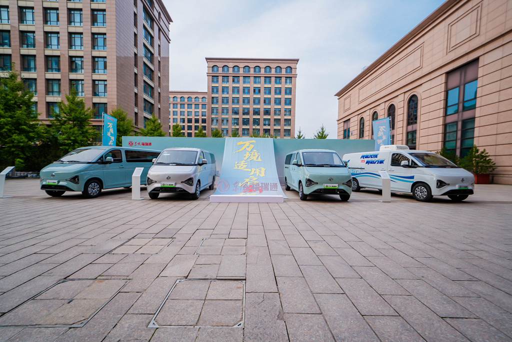 Dongfeng Furuitong élargit sa famille VAN à Pékin : trois nouveaux modèles pour tous les usages
