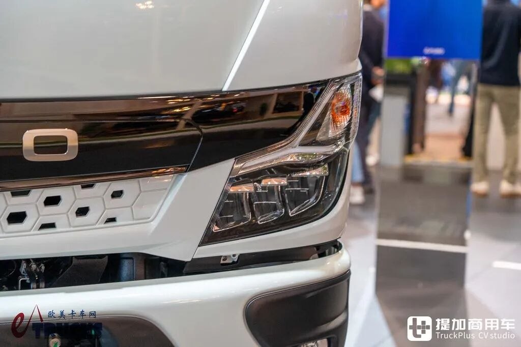 2026 IAA : avec capot plat et suspension entièrement pneumatique, pourquoi ce camion léger japonais est-il si rare en Europe ? Test en images : Mitsubishi Fuso Canter