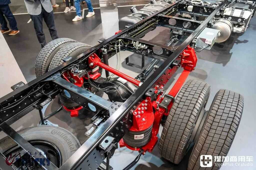 2026 IAA : avec capot plat et suspension entièrement pneumatique, pourquoi ce camion léger japonais est-il si rare en Europe ? Test en images : Mitsubishi Fuso Canter